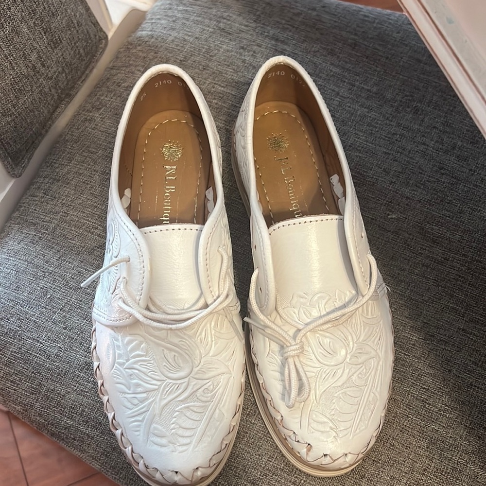 Mexican White shoes leather from Mexico